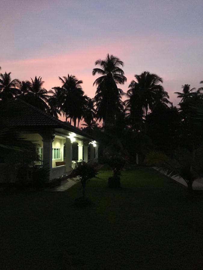 Palm Gardens Resort, Bang Saphan Eksteriør billede